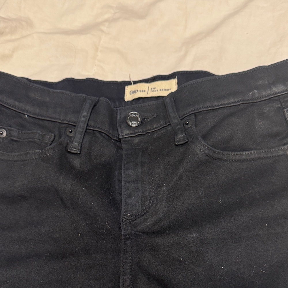 GAP Women,s Slim Straight Jeans in Black